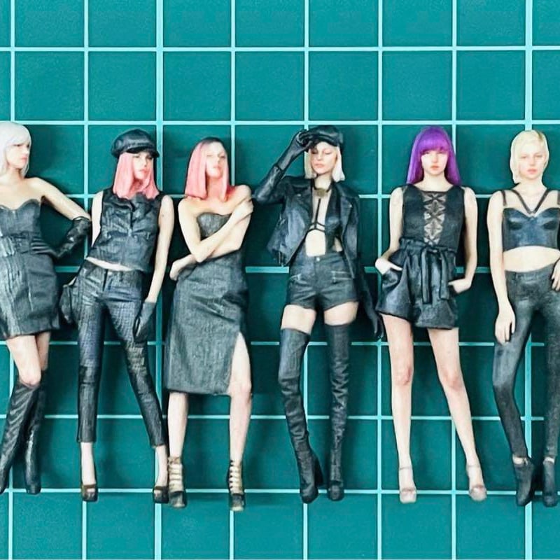 1/35 フィギュア2体　完成品　リオナ　ミニカーに　1/64より大　ミニチュア 1/35 フィギュア2体 リオナ 完成品 1/64より大 戦車に ミニカーに