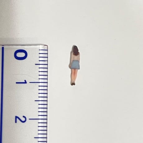 Nゲージ　1/150 可愛いお姉さん　フィギュア　ミニチュアイメージ　ジオラマ　レイアウト　鉄道模型