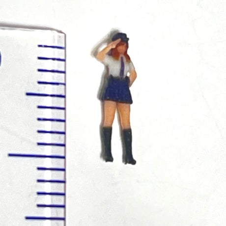 Nゲージ　1/150 警官　婦警　敬礼半袖　鉄道模型　1/64より小　フィギュア