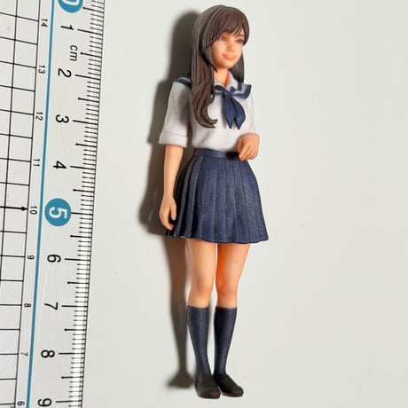 1/18 女子高生　フィギュア　セーラー服　1/64より大　ミニカーに　完成品　リアルフィギュア　３Dフィギュア