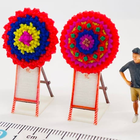 1/64 花輪2個　ミニチュア　フィギュアに　ジオラマに　ミニカーに　住宅模型に
