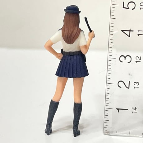 1/32 婦警　フィギュア　警官　半袖　警棒　ミニカー　ジオラマ　1/64より大