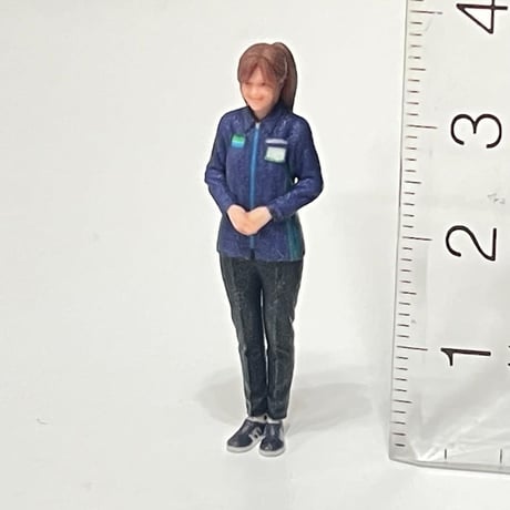1/43 コンビニ店員F フィギュア　ファミマ風　ミニチュアイメージ　リアルフィギュア　完成品　３Dフィギュア　　ミニカー　ジオラマ　トミカ