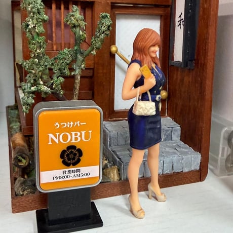1/18 キャバ嬢　フィギュア　ドールハウスに　3D　ミニカーに　リアルフィギュア　完成品
