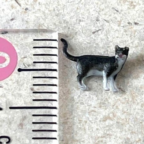 完成品　1/64 猫　ネコ　フィギュア　ミニカーに　トミカに　ミニチュア