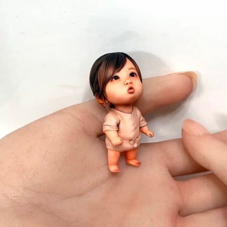 赤ちゃんフィギュア ミニチュア　AIフィギュアから　フィギュア　1/64より大　ミニチュアイメージ　ドールハウスに　完成品
