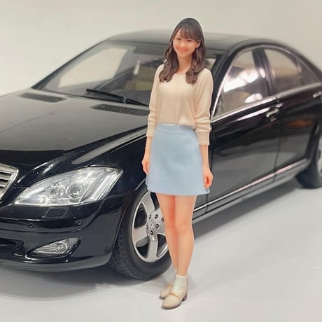 1/18 可愛いお姉さん　フィギュア　完成品　ミニカーに　1/64より大