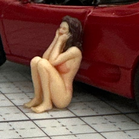 完成品　1/43 しゃがみ　フィギュア　ミニカーに　1/64より大　ミニチュア