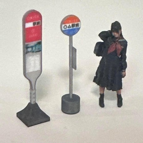 1/64 バス停看板2個　ミニチュア　ジオラマ　フィギュアに　トミカに　ミニカー