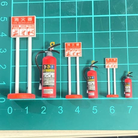 1/16 1/24 1/35 消火器とスタンド　フィギュアに　1/64より大