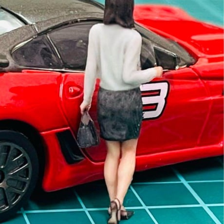 1/43 フィギュア　女性　完成品　リアルフィギュア　ミニチュア　ミニチュアイメージ　ミニカーに　ジオラマに　住宅模型に