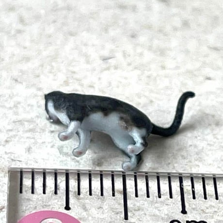 完成品　1/43 猫　ネコ　フィギュア　ミニチュア　リアルフィギュア　３Dフィギュア　ペットフィギュア　　ミニカーに