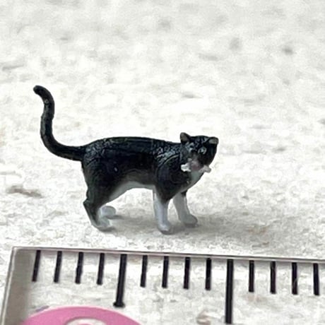 完成品　1/64 猫　ネコ　フィギュア　ミニカーに　トミカに　ミニチュア