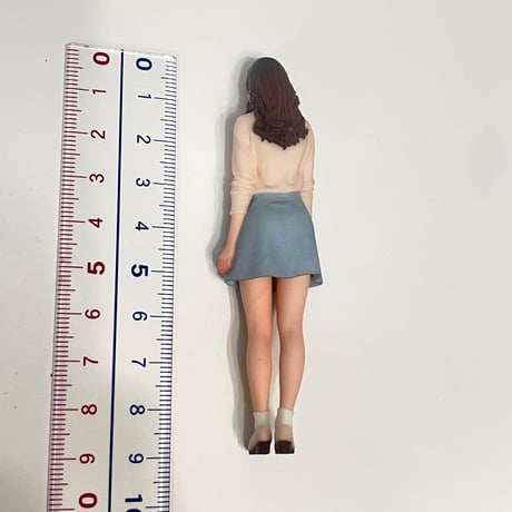 1/18 フィギュア　可愛いお姉さん　ミニチュア　ミニカーに　1/64より大