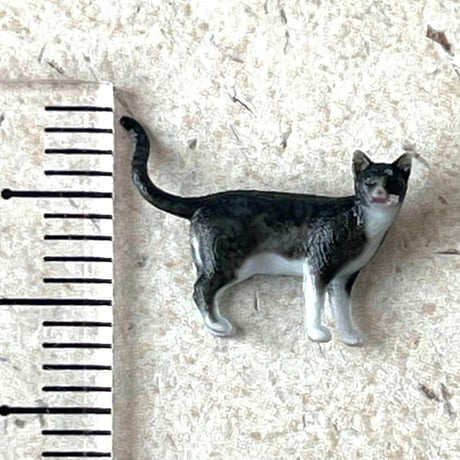 完成品　1/43 猫　ネコ　フィギュア　ミニチュア　リアルフィギュア　３Dフィギュア　ペットフィギュア　　ミニカーに