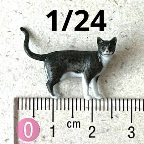 完成品　1/24 猫　ネコ　フィギュア　ミニチュア　1/64より大　ミニカーに