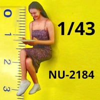 1/43 Q-C-01 フィギュア 完成品 ミニカーに 1/64より大 美少女