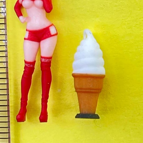 1/64 ソフトクリーム看板　ミニチュア　フィギュアに　ジオラマ　ミニカーに