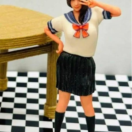 1/18★女子高生★jk★フィギュア★リアルフィギュア　ミニチュアイメージ　ミニカーに★ジオラマに 完成品　ドールハウスに　ミニチュアイメージ　リアルフィギュア
