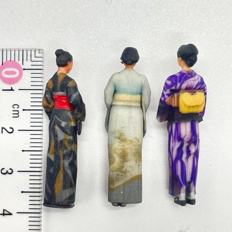 1/43 着物フィギュア　フィギュア3体　ミニチュア　1/64より大　完成品