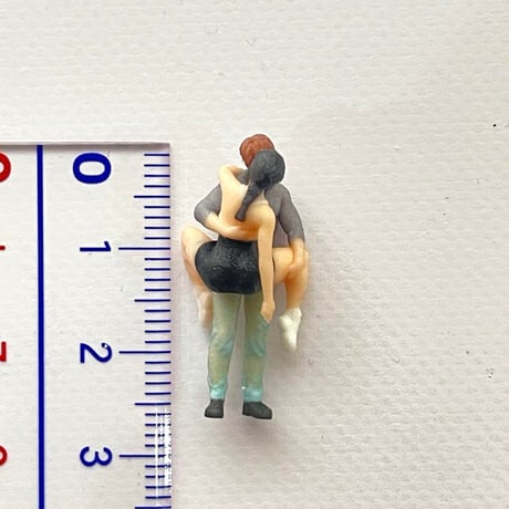 1/64 フィギュア　カップル　完成品　ミニカーに　ジオラマに　ミニチュア