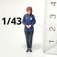 1/43 コンビニ店員F フィギュア　ファミマ風　ミニチュアイメージ　リアルフィギュア　完成品　３Dフィギュア　　ミニカー　ジオラマ　トミカ