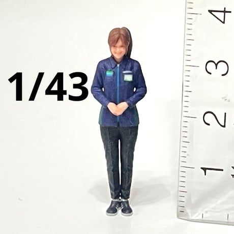 1/43 コンビニ店員F フィギュア　ファミマ風　ミニチュアイメージ　リアルフィギュア　完成品　３Dフィギュア　　ミニカー　ジオラマ　トミカ