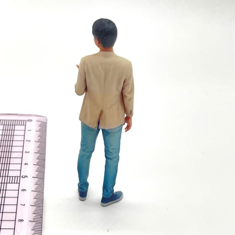 1/24 107-4 男性　フィギュア　完成品　ミニチュアイメージ　リアルフィギュア　ミニカーに　　ドールハウスに