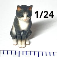 1/24 猫　鯖白　ネコ　ミニチュア　フィギュア　ジオラマに　1/64より大