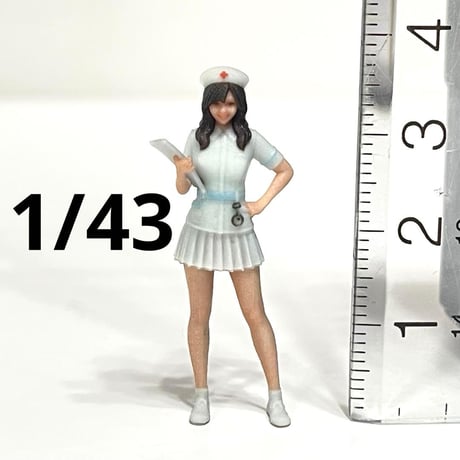 1/43 フィギュア　ナース　お姉さん　1/64より大　ミニカー　ジオラマに