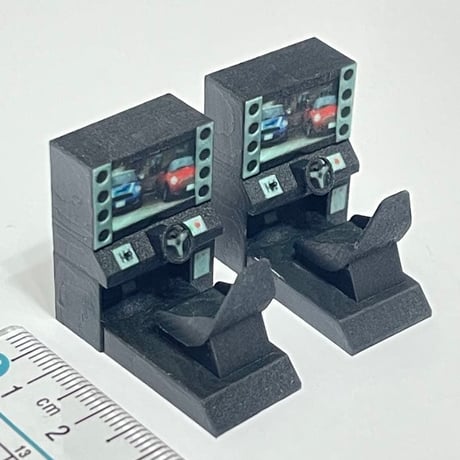 1/64 ミニチュア　ドライブゲーム機２個　ミニカーに　フィギュアに　トミカに
