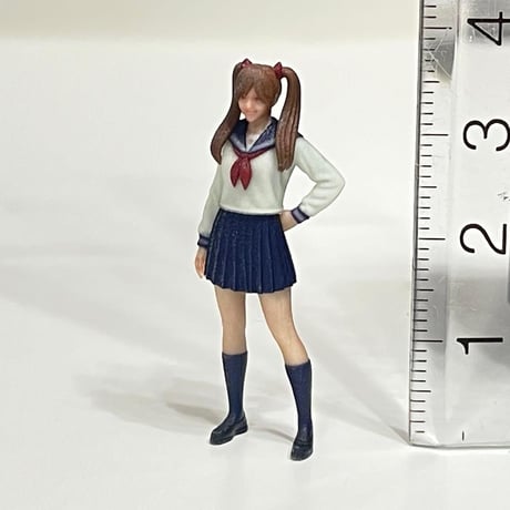1/43 フィギュア　JK　ツインテール　セーラー服　1/64より大　ミニカーに