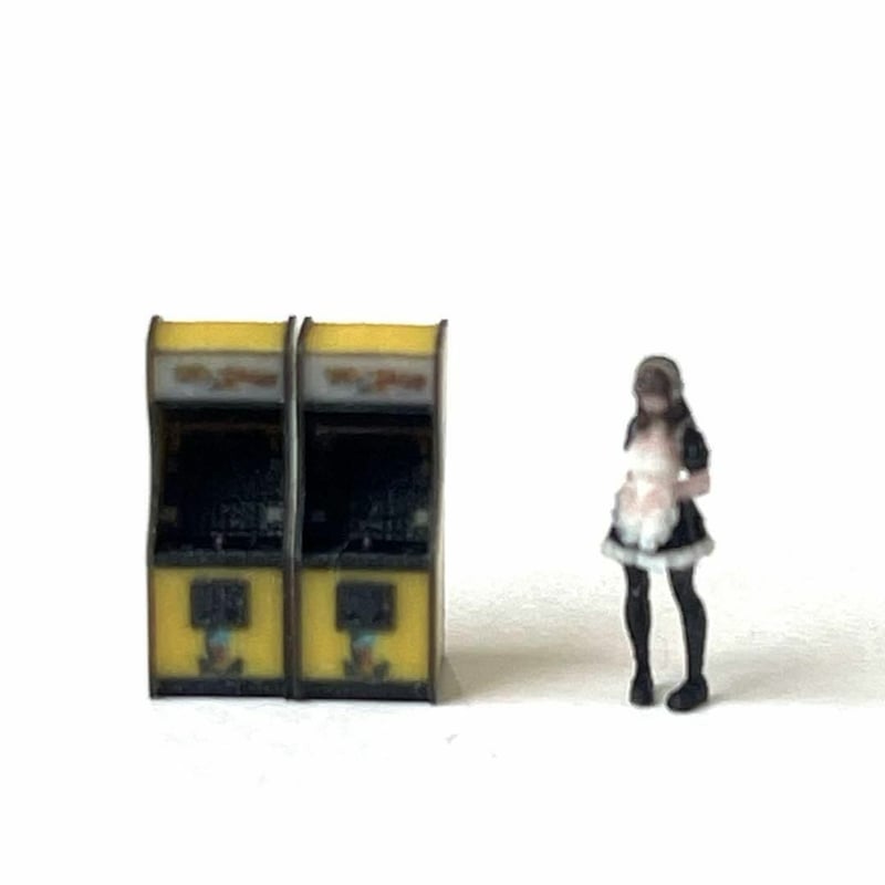 Nゲージ 1/150 ゲーム機二台 フィギュアに 1/64より小 鉄道模型