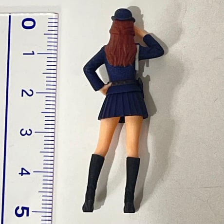1/32 フィギュア　警官　敬礼　婦警　ミニカー　ジオラマ　1/64より大　3D