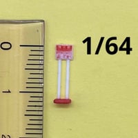 1/64 消火器スタンド　ミニチュア　フィギュアに　ジオラマ　ミニカーに トミカに　住宅模型に