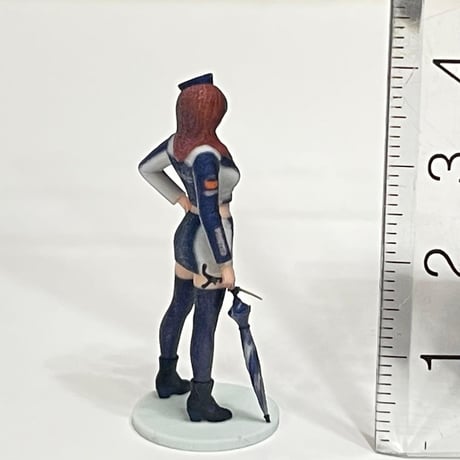 1/43 フィギュア　レースクイーン　青　傘　1/64より大　ミニカーに