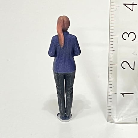 1/43 コンビニ店員F フィギュア　ファミマ風　ミニチュアイメージ　リアルフィギュア　完成品　３Dフィギュア　　ミニカー　ジオラマ　トミカ
