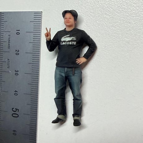 1/32 フィギュア　男性　ピース　完成品　ミニチュア　リアルフィギュア　ミニチュアイメージ　塗装済み完成品　　ミニカー