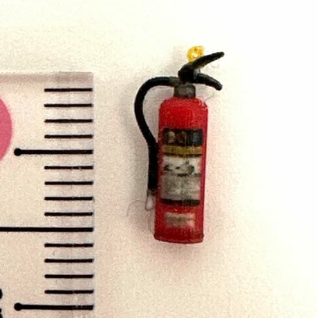 1/43 消火器　ミニチュア　フィギュアに　リアルフィギュア　　ミニカーに