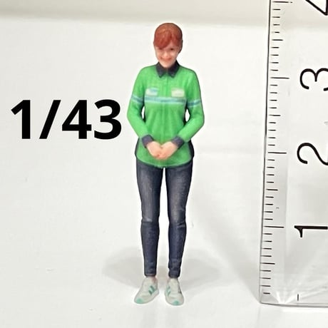 1/43 コンビニ店員F2 フィギュア　ファミマ風　リアルフィギュア　ミニチュア　完成品　３Dフィギュア　ミニカー　ジオラマ