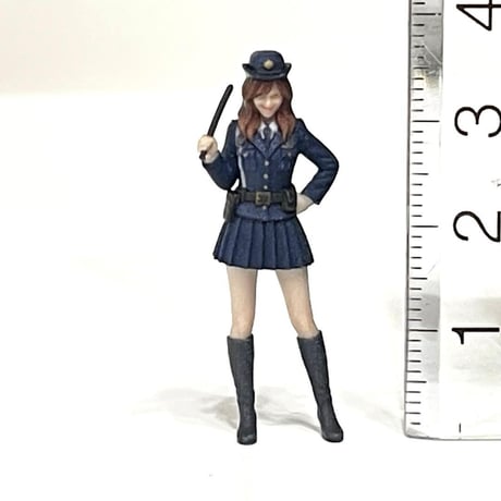 1/43 警官　婦警　フィギュア　1/64よりおおきい　ミニカーに　ジオラマ