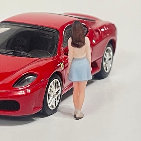 1/64 可愛いお姉さん　フィギュア　ミニカーに　トミカに　ジオラマ　ミニチュアイメージ　リアルフィギュア　完成品