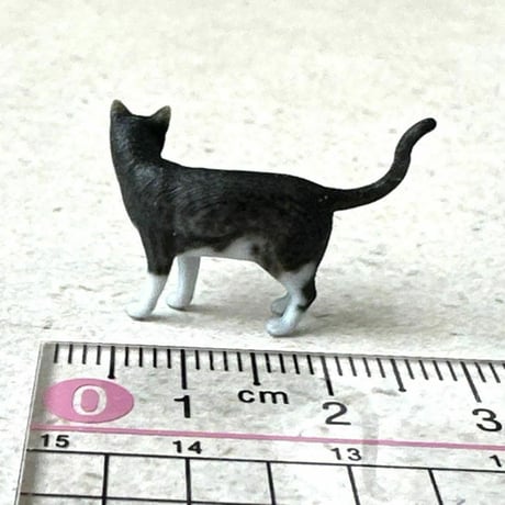 完成品　1/24 猫　ネコ　フィギュア　ミニチュア　1/64より大　ミニカーに