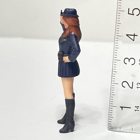 1/32 フィギュア　警官　敬礼　婦警　ミニカー　ジオラマ　1/64より大　3D
