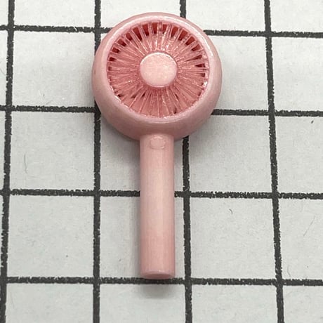 ミニチュア　ハンディファン3cm リカちゃんに　フィギュアに　1/64より大