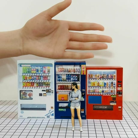 1/24 自販機3台　フィギュアに　ジオラマに　ジオラマ　ドールハウスに