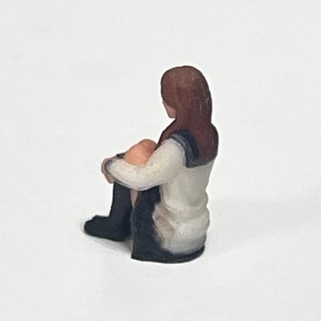 1/64 体育座り　フィギュア　JK ミニチュア　女子高生　ミニカー　トミカに