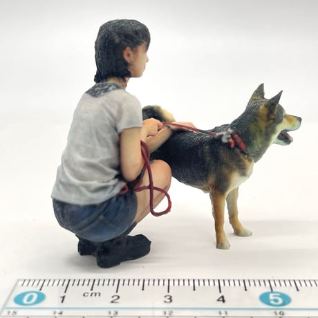 1/18 犬と女の子　フィギュア　完成品　リアルフィギュア　ミニチュアイメージ　ミニチュア　ドールハウスに