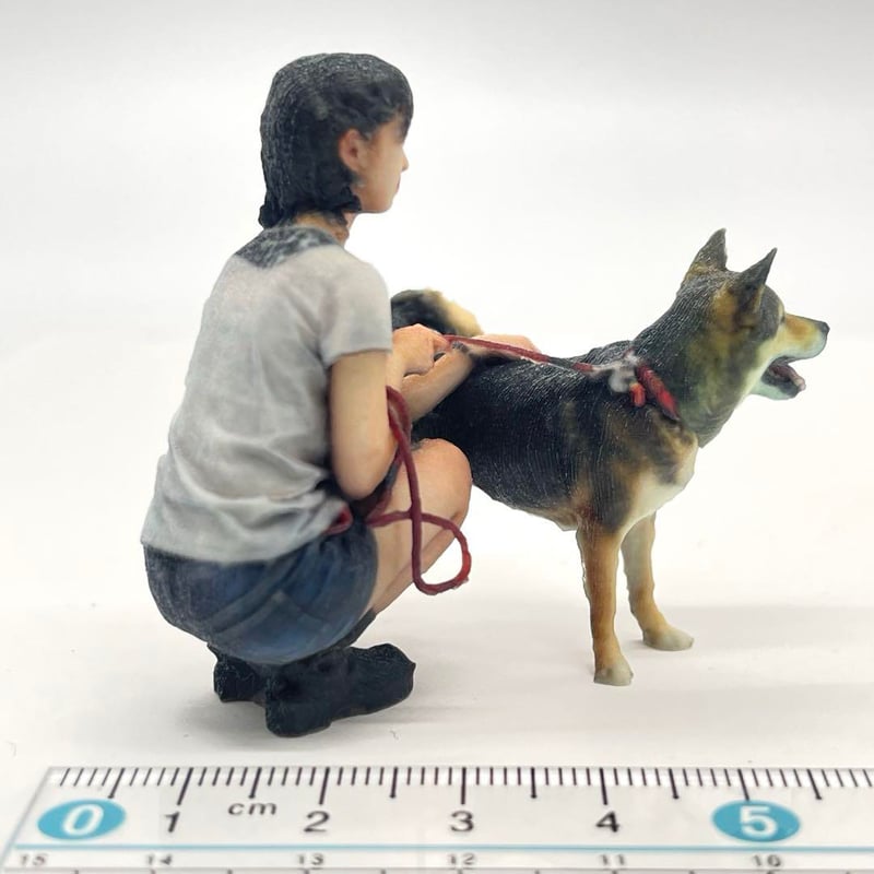 1/18 犬と女の子　フィギュア　完成品　1/64より大　ミニチュア 1/18 犬と女の子 フィギュア 外箱付き 3D ミニチュア 1/64より大