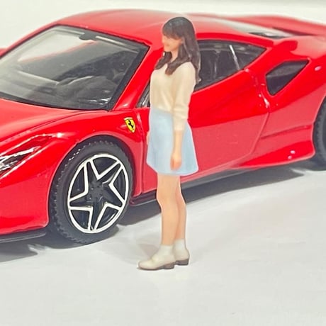 1/43 可愛いお姉さん　フィギュア　ミニカーに　1/64より大　ジオラマ